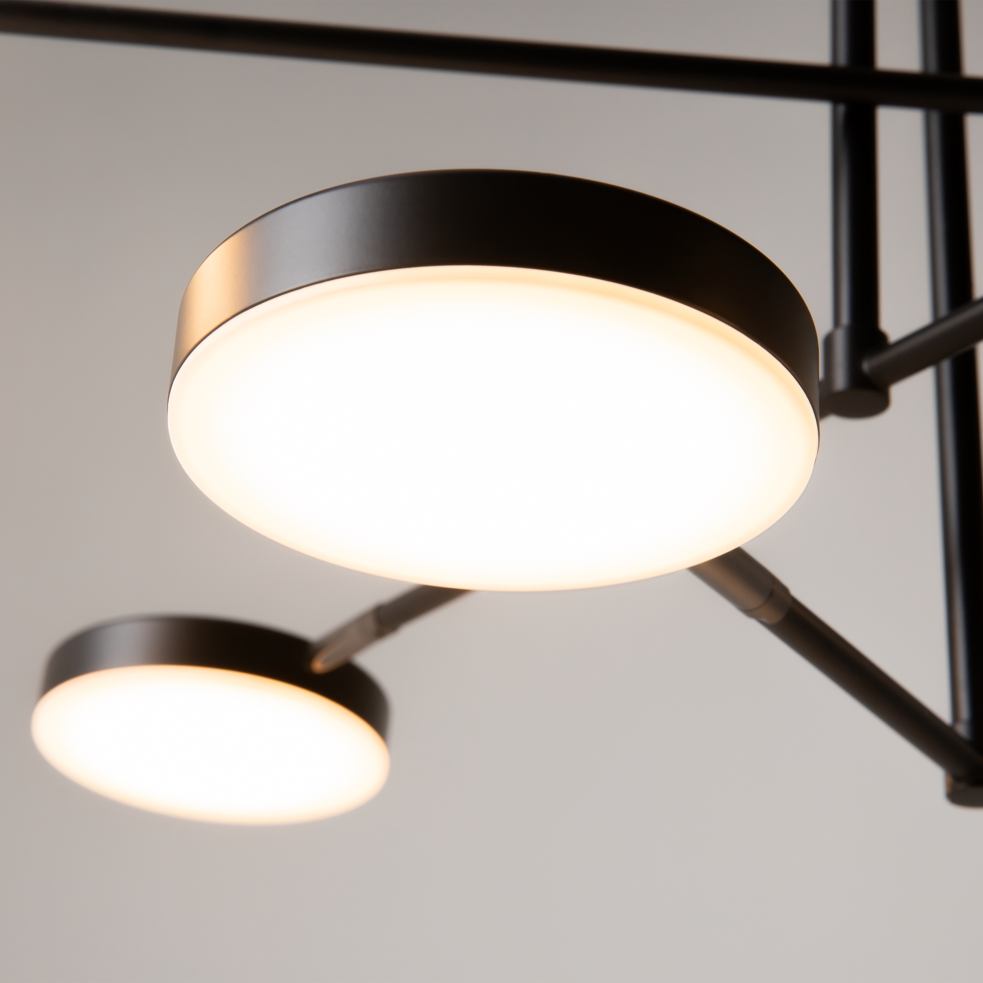 MOD070PL-L38B3K Çilçıraq qara metal ağ akril 6X6Vt 62/89/55sm FAD