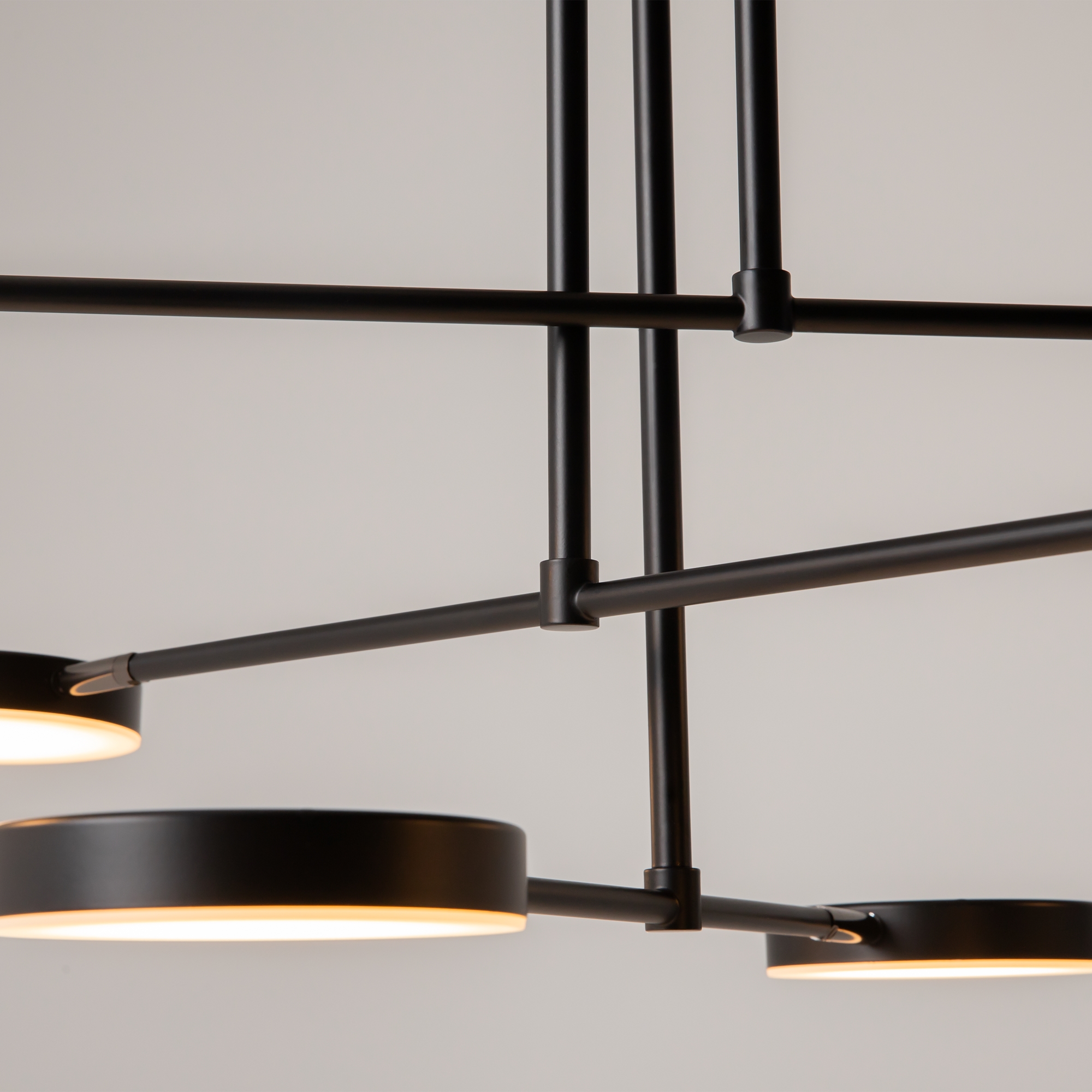 MOD070PL-L38B3K Çilçıraq qara metal ağ akril 6X6Vt 62/89/55sm FAD